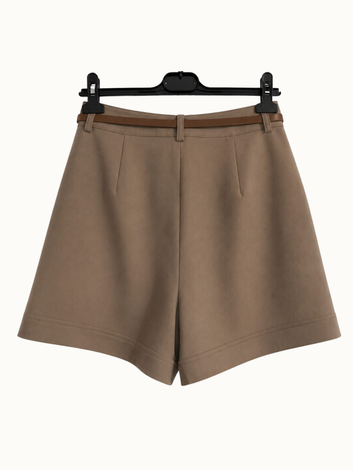 Beige short met riem