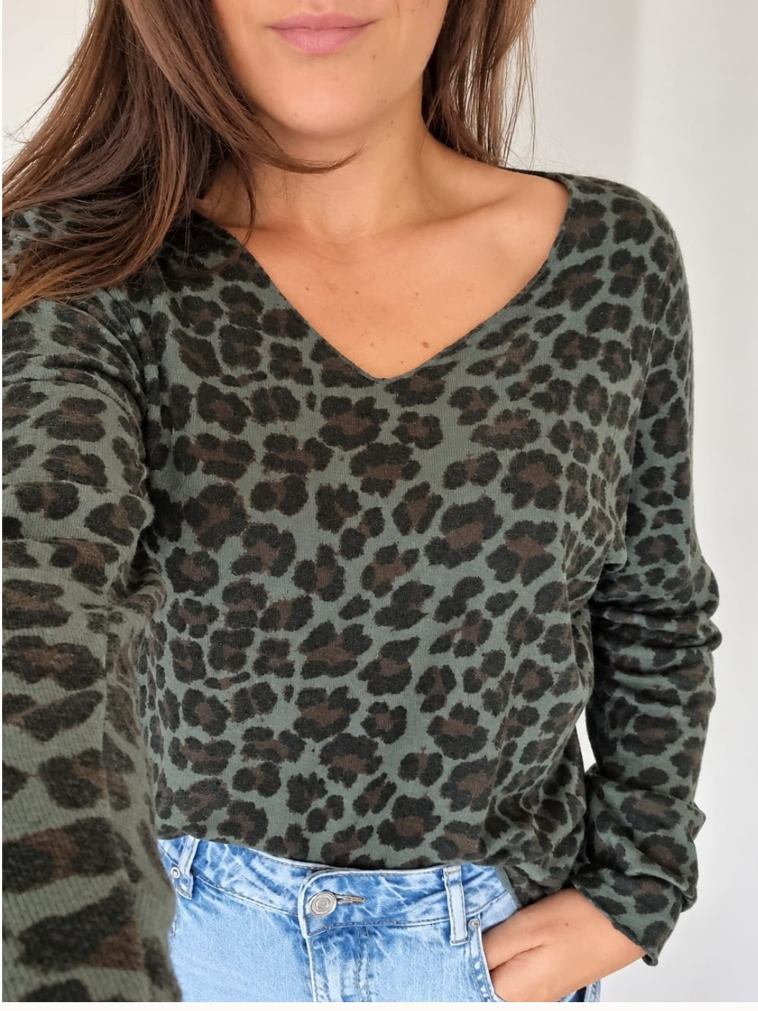 Zoë – Leopard Print Top / Kaki