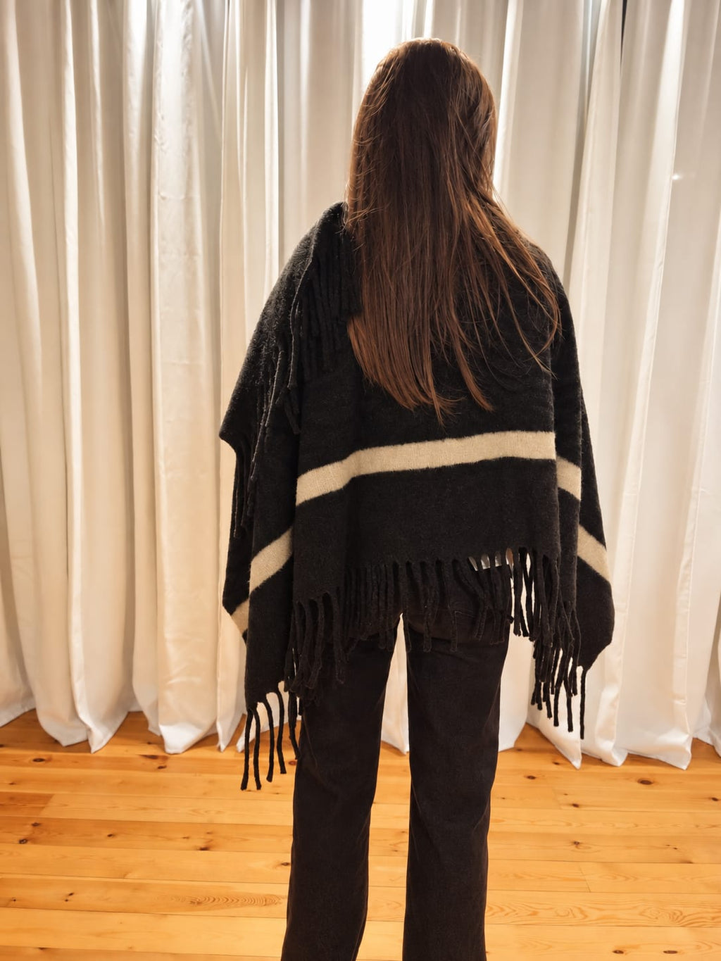 Plus fit - Luxe Poncho – Black & Camel