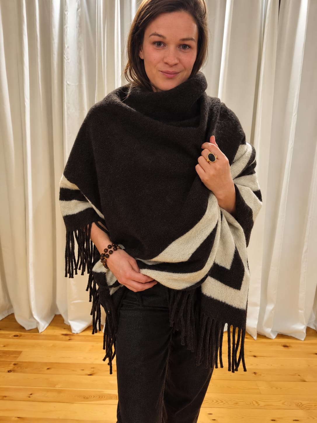 Plus fit - Soft Stripe Poncho – Chocolate & Ecru